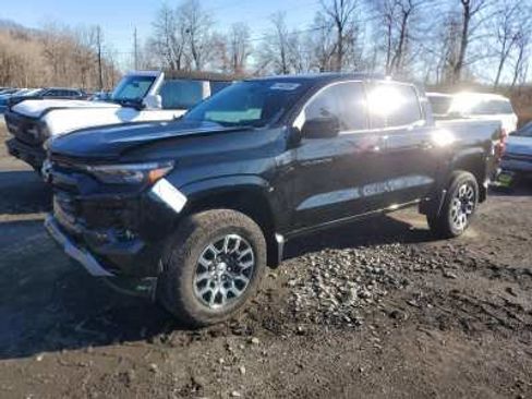 Used 2024 Chevrolet Colorado Z71 w/ Z71 Convenience Package 2 AWD/4WD image 3