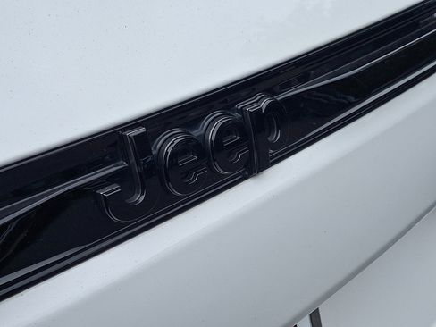 Certified 2023 Jeep Grand Cherokee Altitude image 16