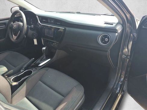 Used 2017 Toyota Corolla LE image 19