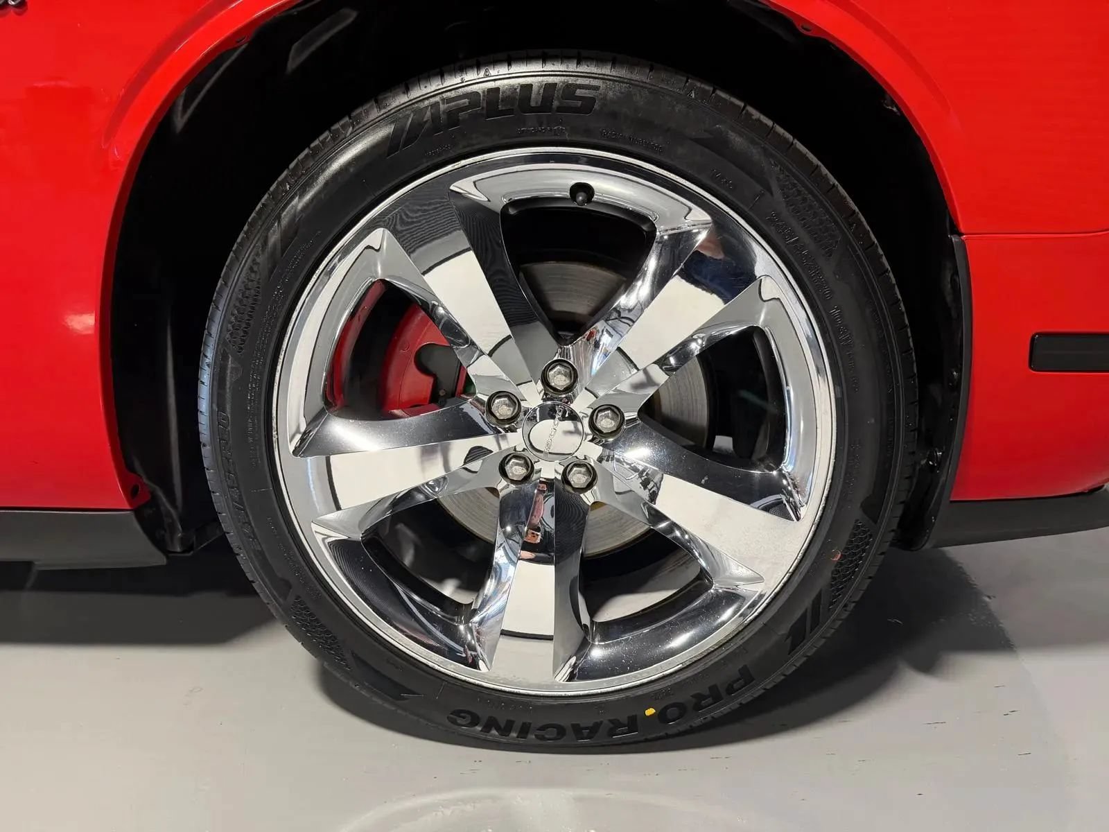 Used 2014 Dodge Challenger R/T RWD image 9