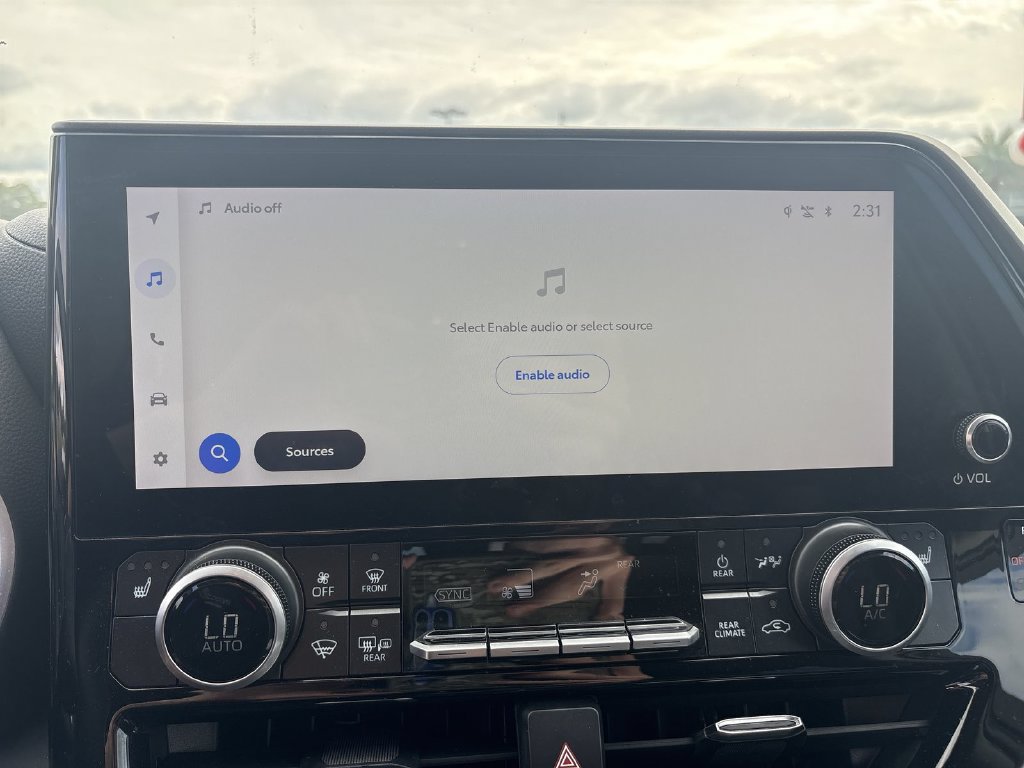 Used 2025 Toyota Highlander XLE FWD image 26