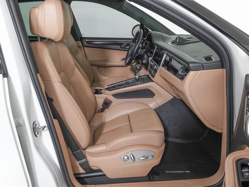Used 2021 Porsche Macan image 9