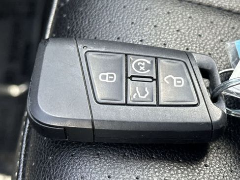 Used 2023 Volkswagen Tiguan SE FWD image 28