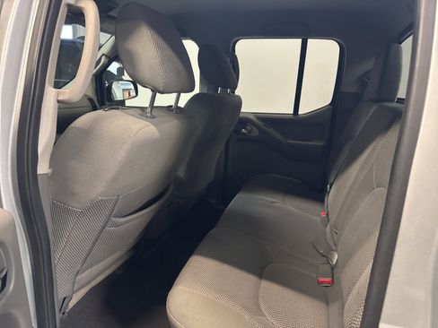 Used 2016 Nissan Frontier SV image 8