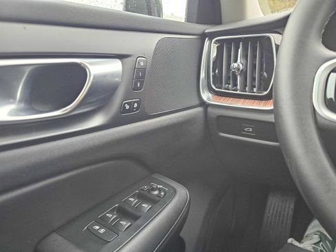 Certified 2025 Volvo V60 B5 Cross Country Plus image 32