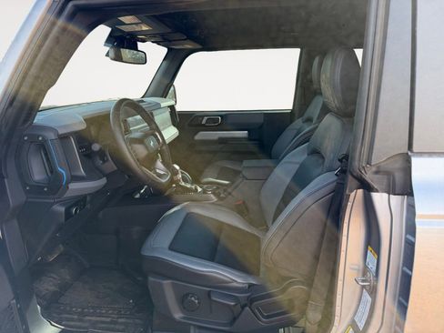 Used 2024 Ford Bronco Black Diamond image 9