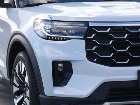 Used 2025 Ford Explorer Platinum w/ LUX Leather Package image 7