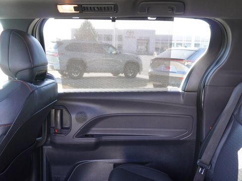 Certified 2022 Toyota Sienna XSE image 22