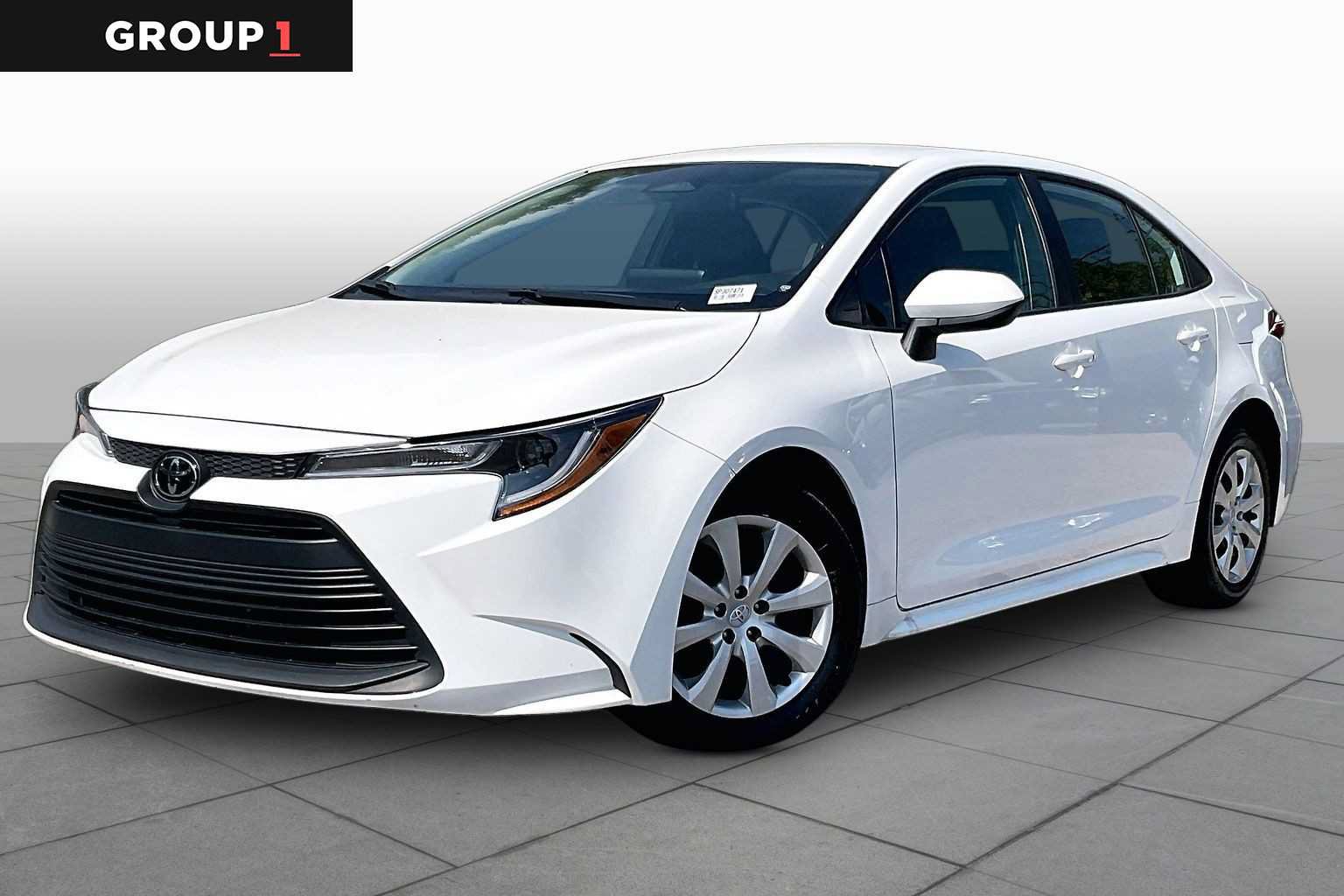 Used 2025 Toyota Corolla LE FWD image 1