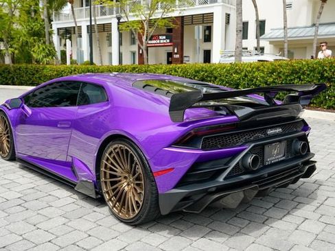 Used 2021 Lamborghini Huracan EVO RWD image 18