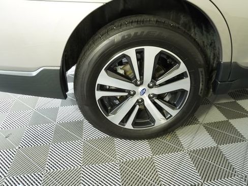 Used 2019 Subaru Outback 2.5i Limited AWD/4WD image 14