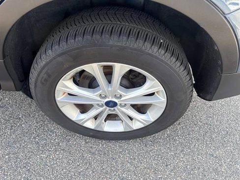 Certified 2018 Ford Escape SE image 13