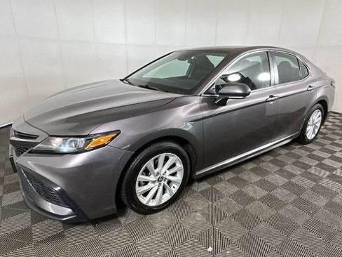 Used 2024 Toyota Camry SE FWD image 6