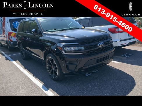 Used 2023 Ford Expedition Limited image 2