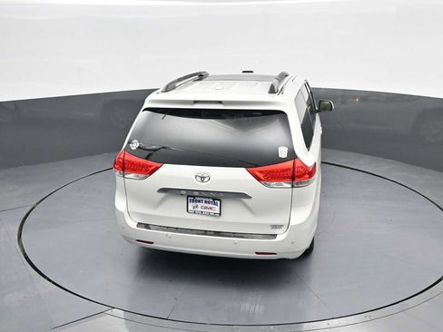 Used 2011 Toyota Sienna Limited image 31
