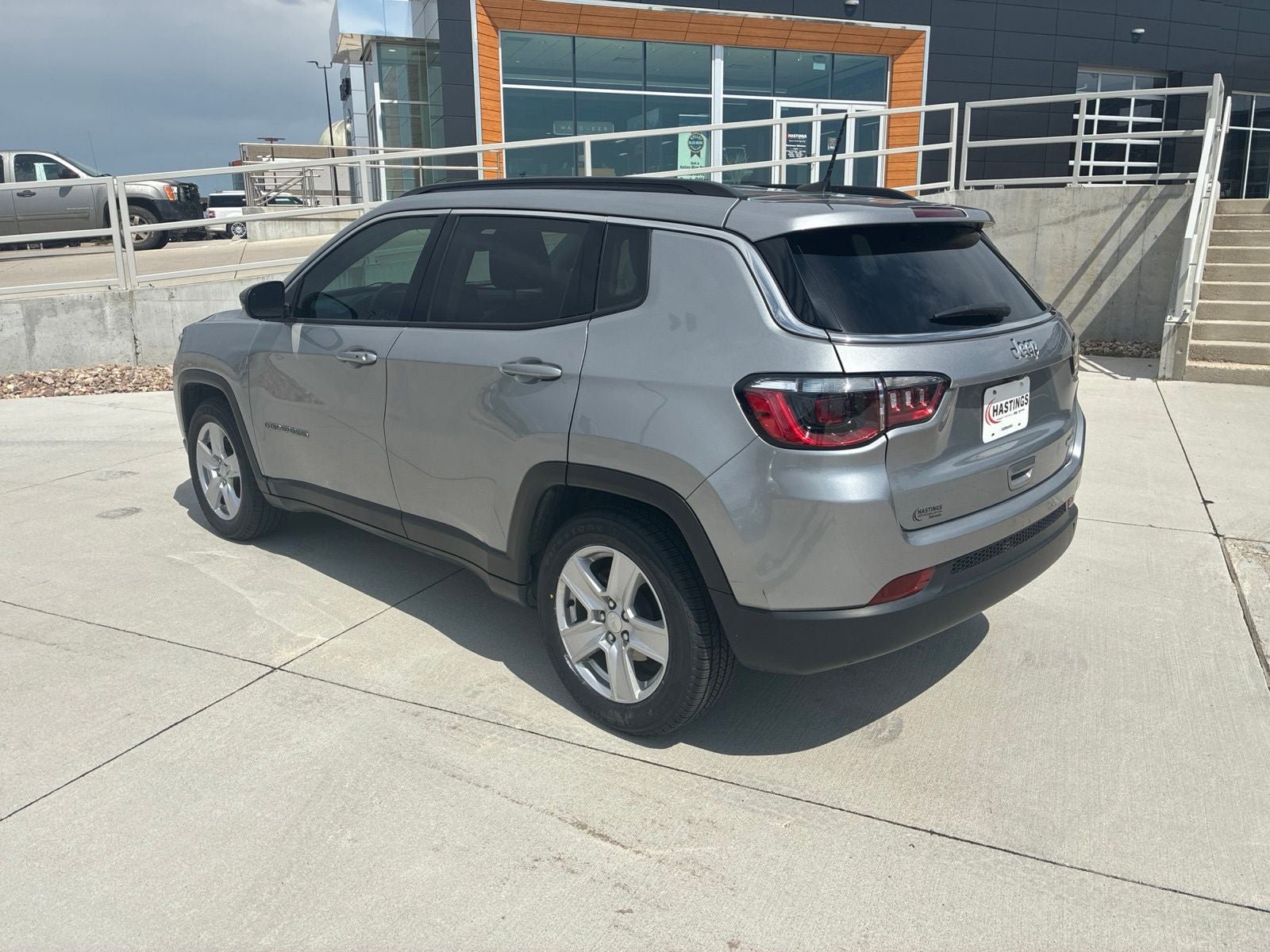 Used 2022 Jeep Compass Latitude w/ Convenience Group FWD image 3