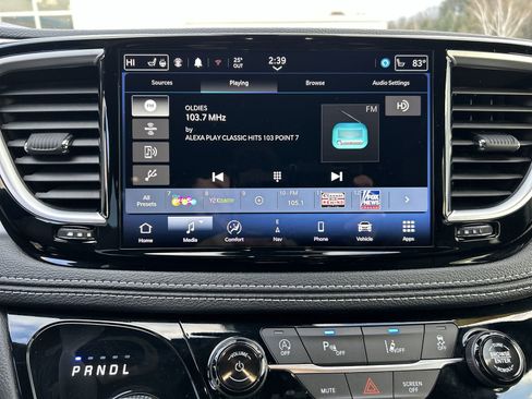 Used 2025 Chrysler Pacifica Limited image 16