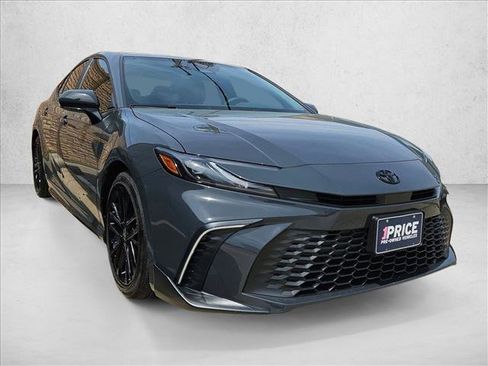 Used 2026 Toyota Camry SE w/ Convenience Package image 3