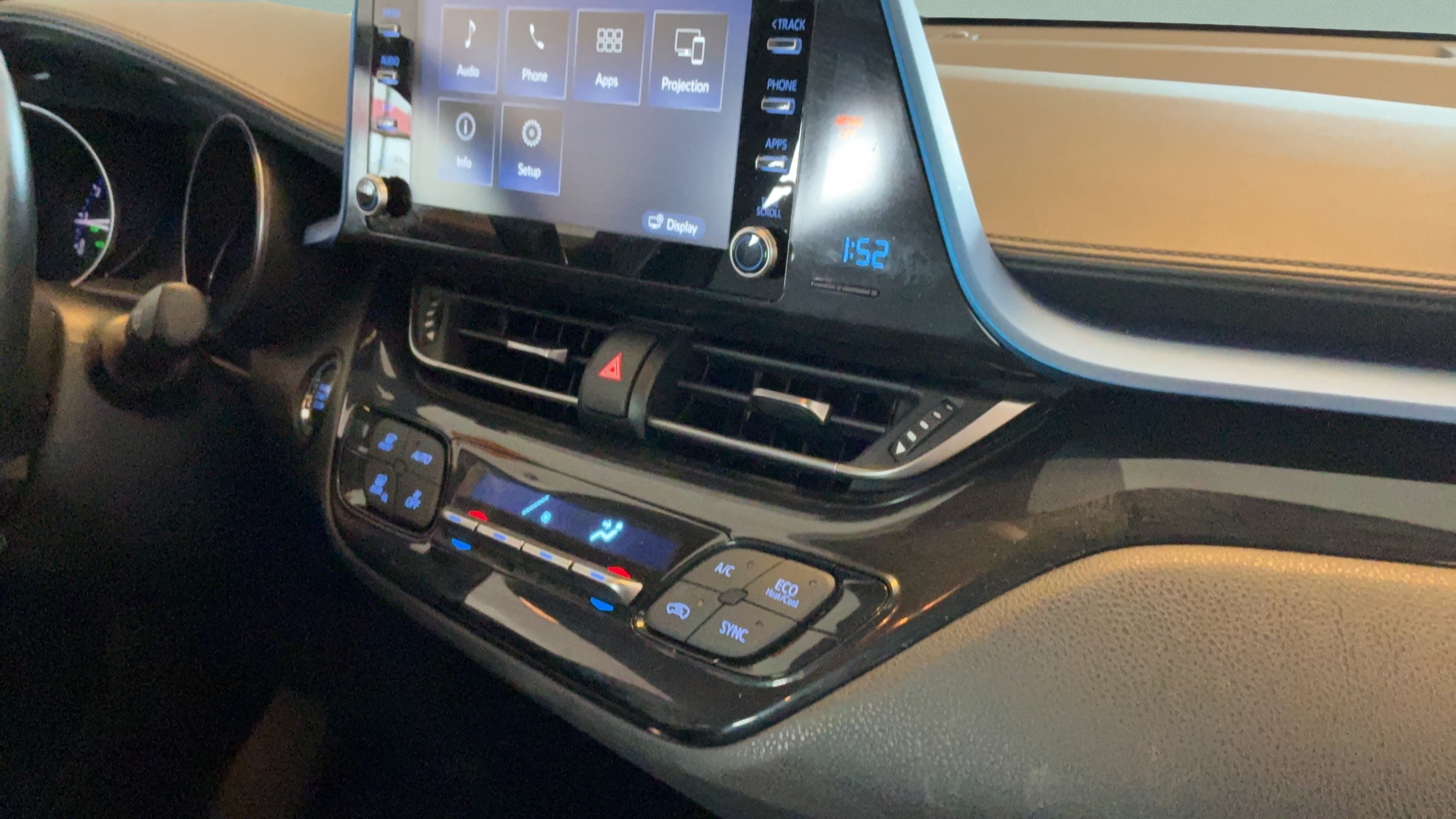 Used 2019 Toyota C-HR XLE FWD image 33