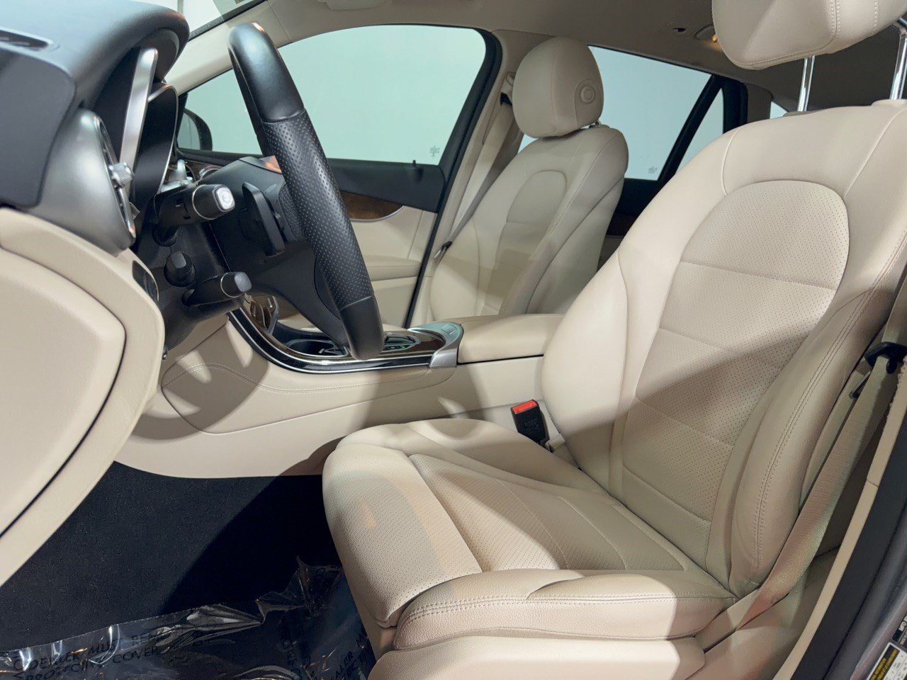 Used 2017 Mercedes-Benz GLC 300 image 5