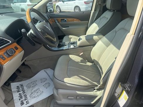 Used 2013 Lincoln MKX FWD image 10