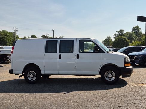 Used 2019 Chevrolet Express 2500 w/ Enhanced Convenience Package RWD image 6