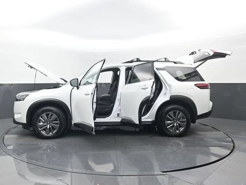 Used 2025 Nissan Pathfinder SV AWD/4WD image 35