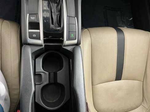 Used 2017 Honda Civic Touring image 31