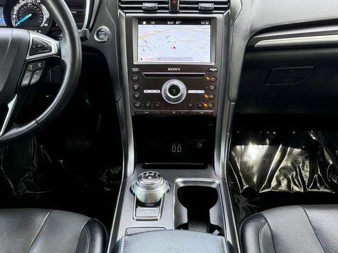 Used 2019 Ford Fusion Titanium AWD/4WD image 32