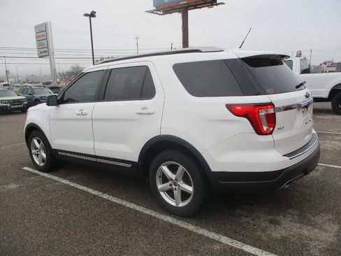 Used 2018 Ford Explorer XLT w/ Equipment Group 202A image 19