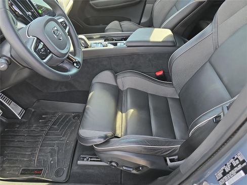 Used 2022 Volvo XC60 T8 R-Design image 21