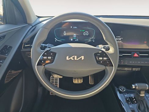 Used 2023 Kia Niro SX Touring FWD image 11