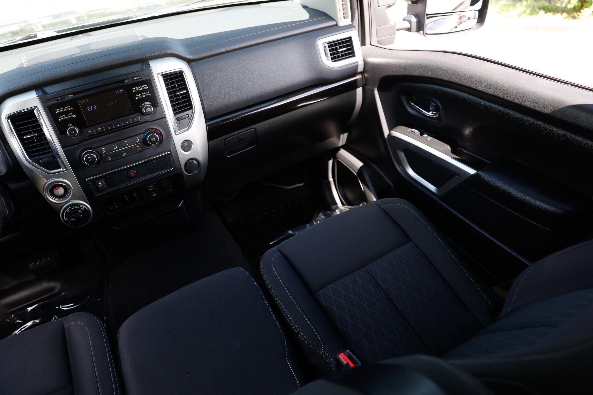 Used 2017 Nissan Titan SV AWD/4WD image 24