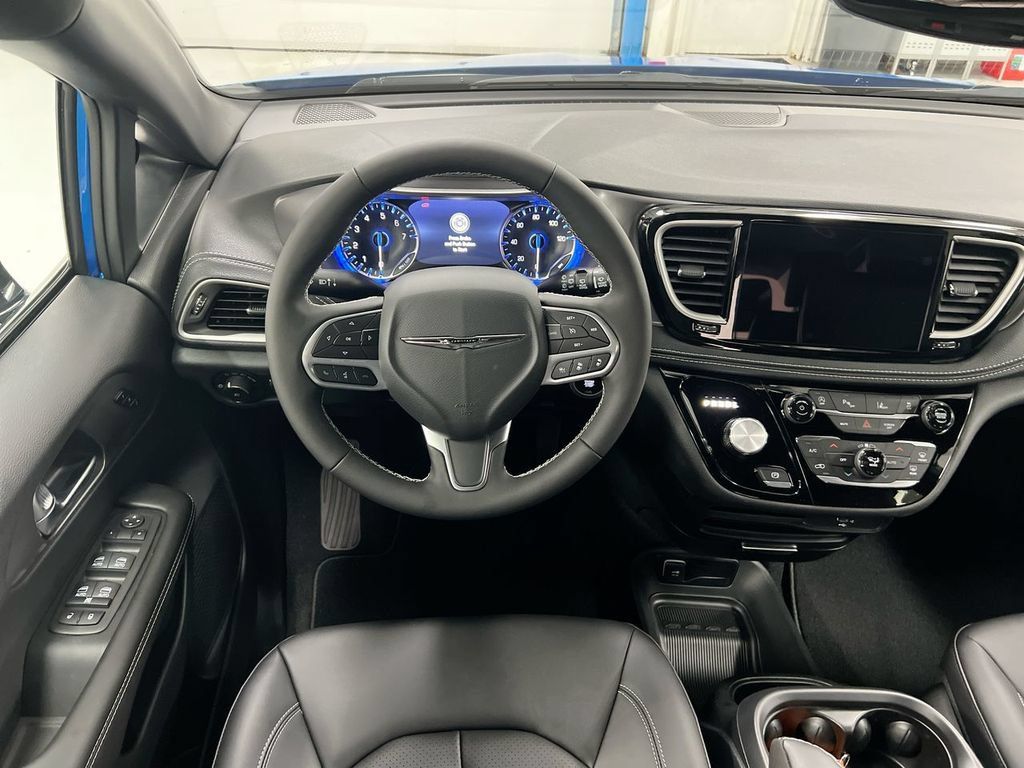 New 2026 Chrysler Pacifica Select FWD image 11