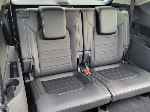 Used 2025 Volkswagen Atlas SEL image 36