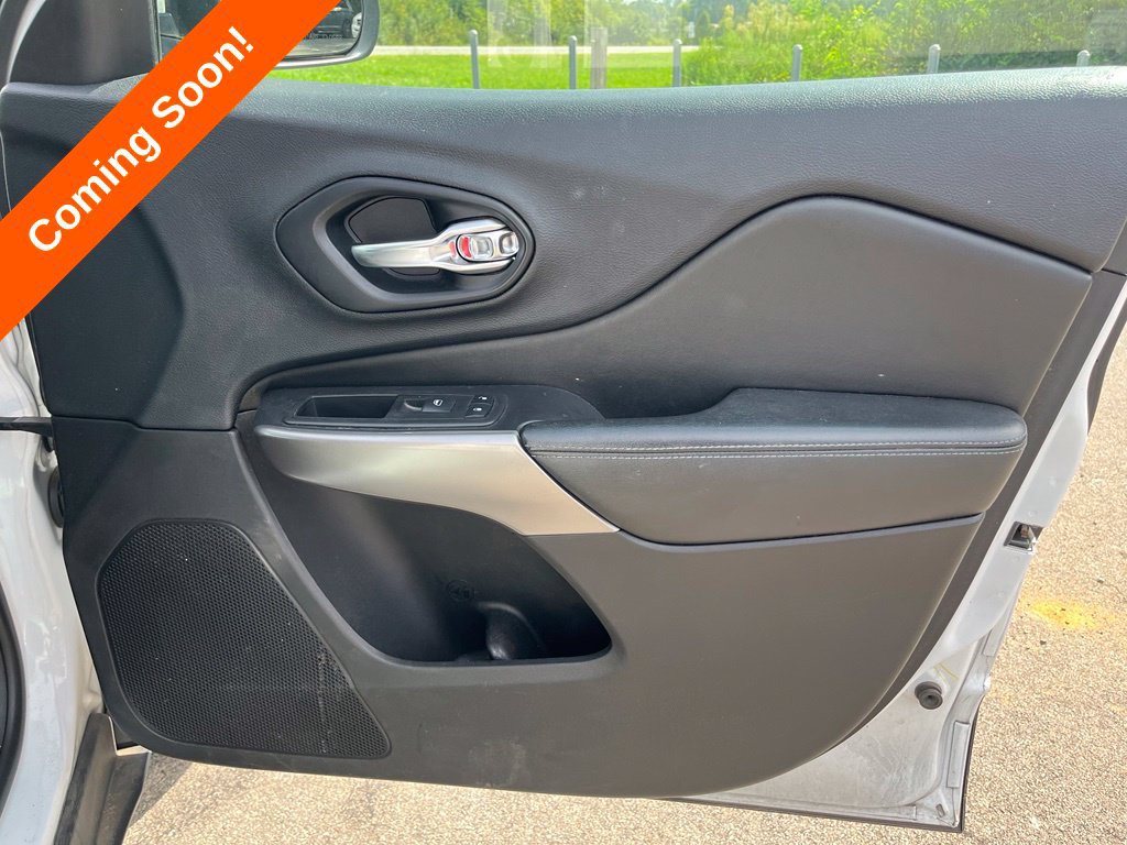 Used 2019 Jeep Cherokee Latitude w/ Popular Appearance Group AWD/4WD image 35