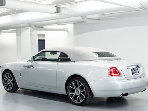 Used 2017 Rolls-Royce Dawn RWD image 5