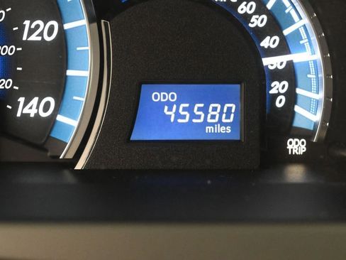 Used 2014 Toyota Camry XLE w/ Leather Package FWD image 19