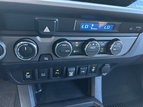 Used 2022 Toyota Tacoma TRD Off-Road w/ Technology Package image 26