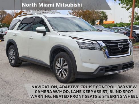 Used 2024 Nissan Pathfinder SL FWD image 1