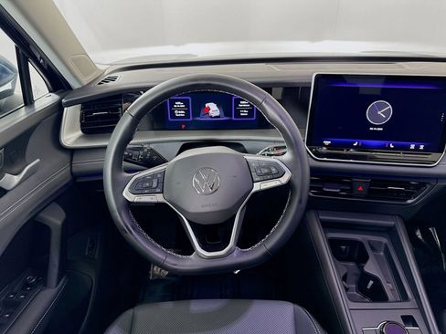 Used 2025 Volkswagen Tiguan SE w/ Panoramic Sunroof Package image 20