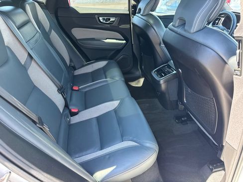 Used 2022 Volvo XC60 B6 R-Design w/ Advanced Package AWD/4WD image 17