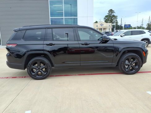 Used 2025 Jeep Grand Cherokee L Limited w/ Luxury Tech Group II AWD/4WD image 4