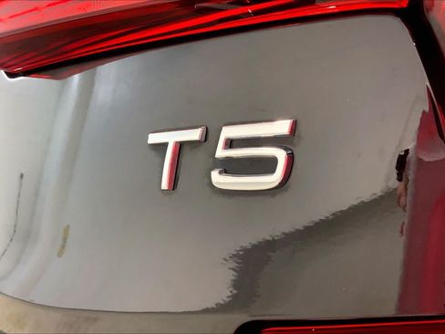 Used 2019 Volvo S60 T5 Momentum w/ Multimedia Package FWD image 9