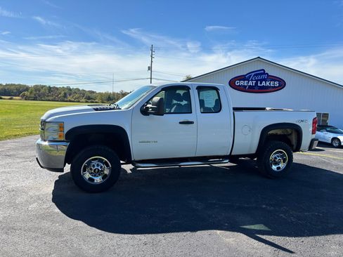 Used 2011 Chevrolet Silverado 2500 W/T w/ Snow Plow Prep Package image 10