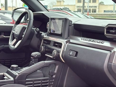 Certified 2025 Toyota Tacoma TRD Sport image 31