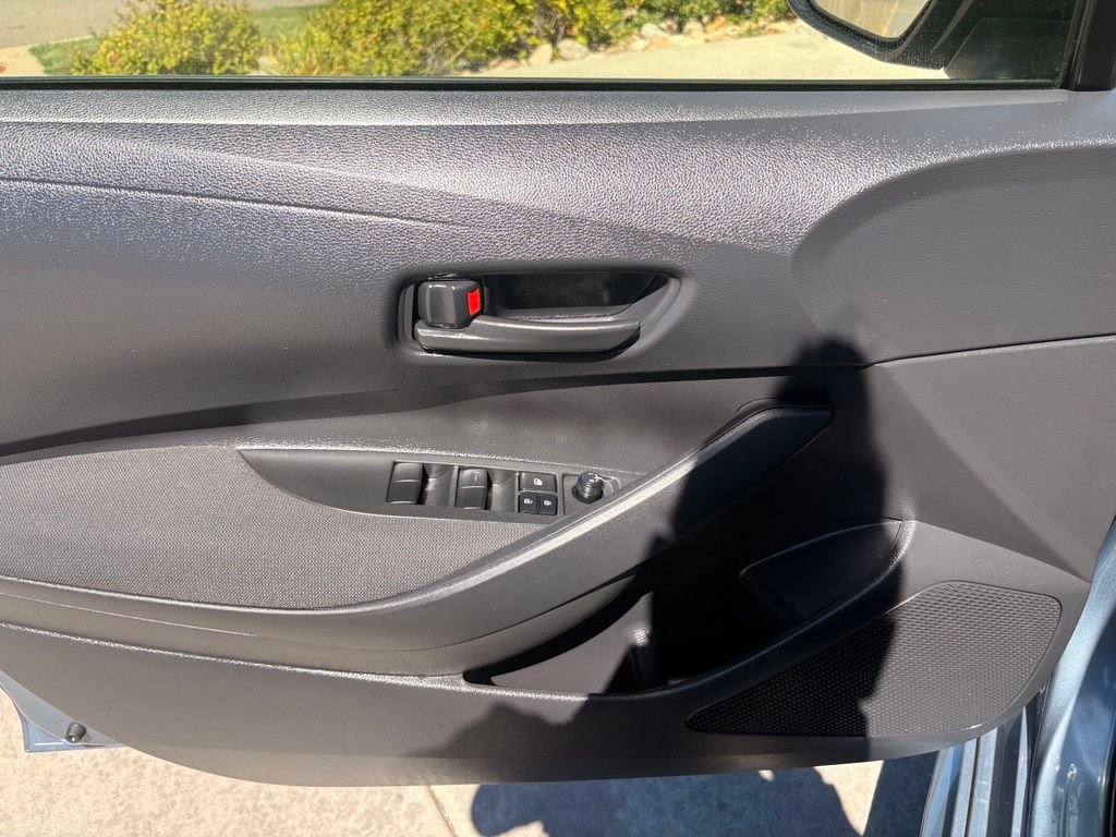 Used 2025 Toyota Corolla LE w/ Carpet Mat Package (TMS) FWD image 10