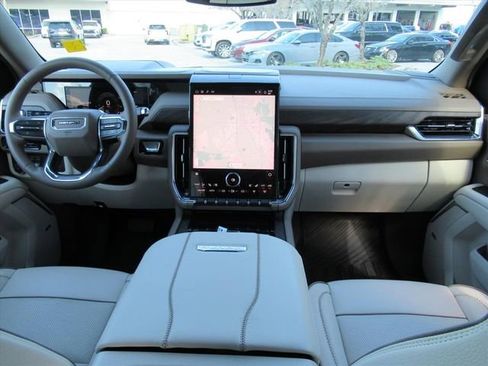 Used 2025 GMC Yukon Denali image 11