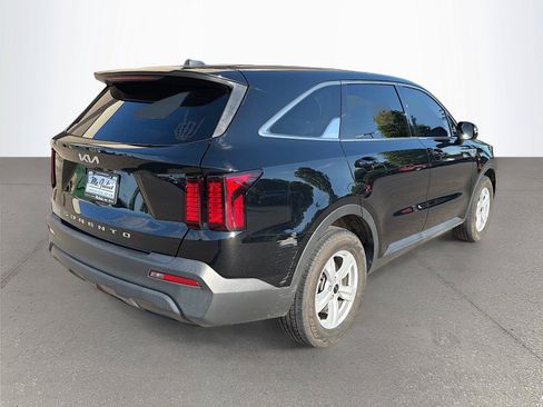 Used 2022 Kia Sorento LX FWD image 4