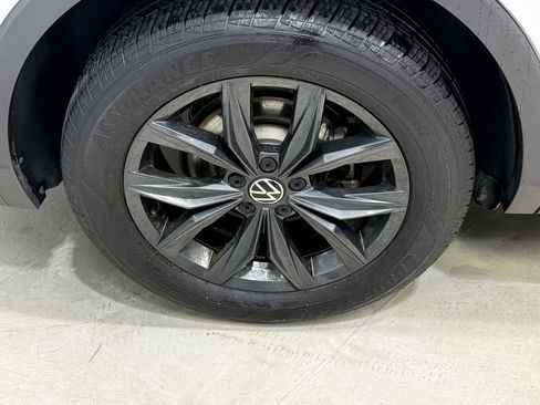 Used 2024 Volkswagen Tiguan SE image 8